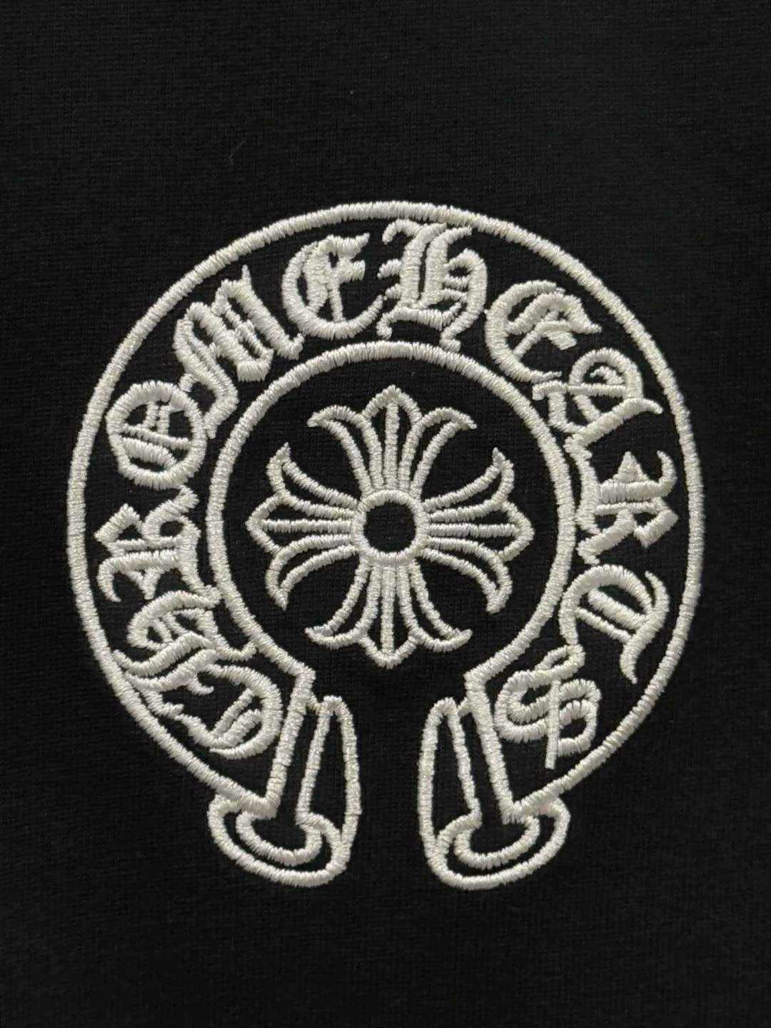 🅿️190 [High quality] Chrome hearts ss25 new first release latest short-sleeved round neck t-shirt, high-end customization, avant-garde and fashionable design! The brand logo is applied to the front and back cuffs using 100,000 needle embroidery techniques. High-end customized 280g fabric. Soft to the touch. Comfortable to wear. Exquisite stitching. Fine workmanship. The upper body effect is incomparably handsome! Same style for men and women, color: white, black size: S to xL